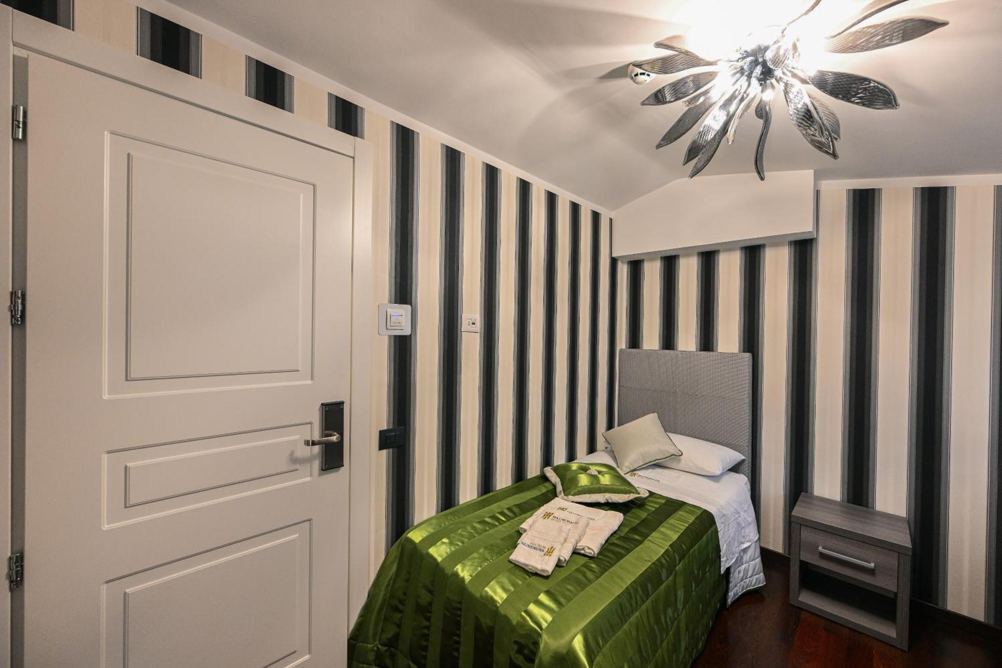 Hotel Mastrodattia เชลาโน ภายนอก รูปภาพ